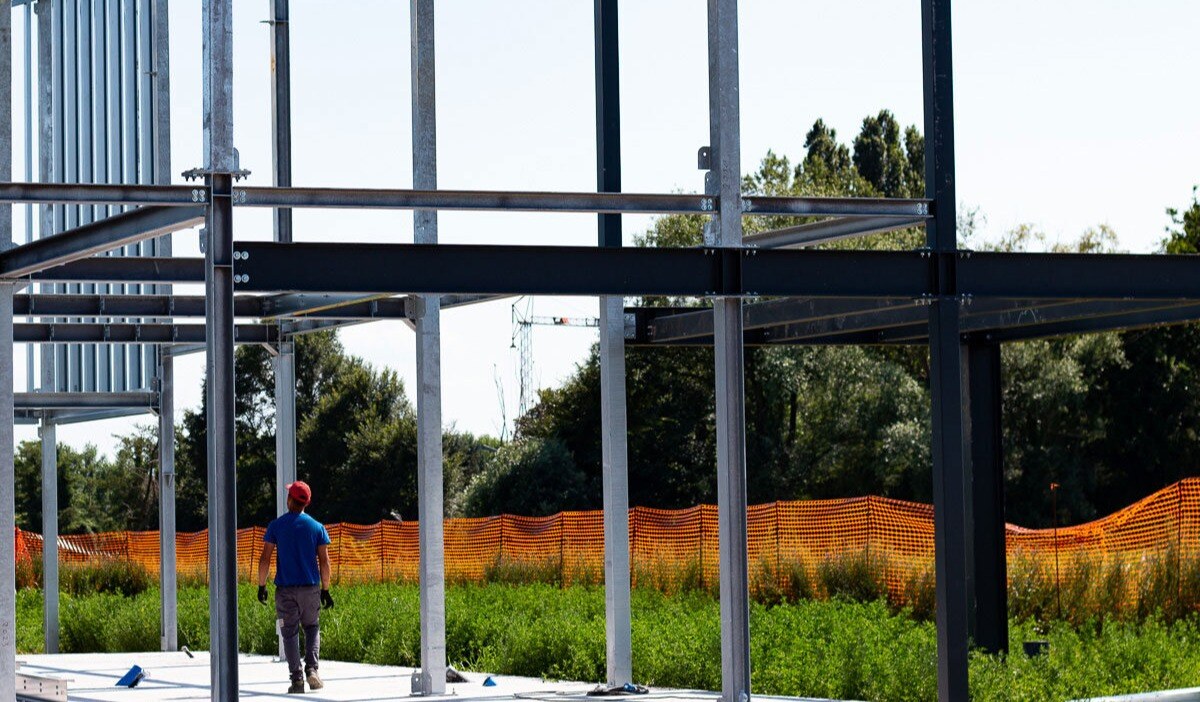 Struttura in acciaio in cantiere